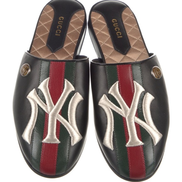 Gucci Black and Red Flats with NY Logo - Picture 1 of 4